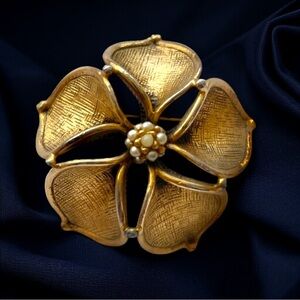Vintage DeNicola stamped flower brooch
